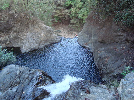 Der Blick vom 2ten Wasserfall - ca 30 Meter bis zum unteren Becken