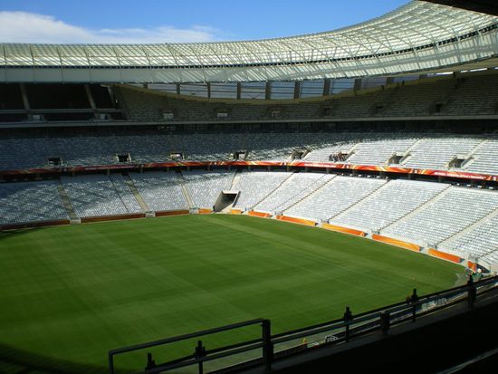 Bei der Gelegenheit die Akkreditierungen abzuholen statteten wir dem Green Point Stadium in Kapstadt einen Besuch ab, hier findet unter anderem eines der Halbfinals statt.