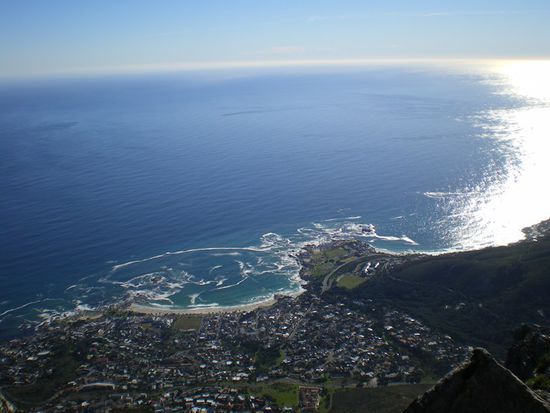 Unten, die Bucht ist Camp´s Bay, wo wir den Nachmittag verbrachten