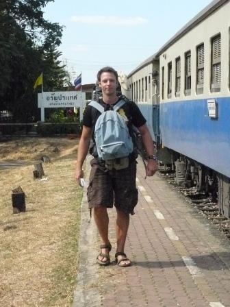 Mit dem Bummelzug ging es wieder zurueck nach Bangkok
