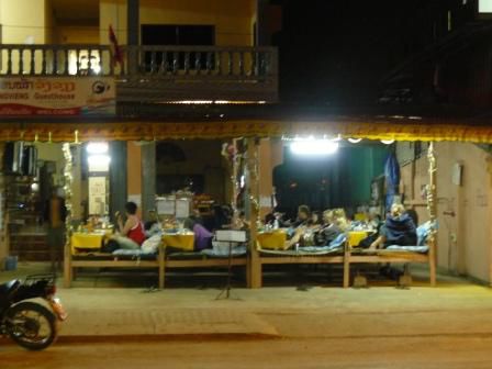 eins der vielen "gemuetlichen" Restaurants in Vang Vieng