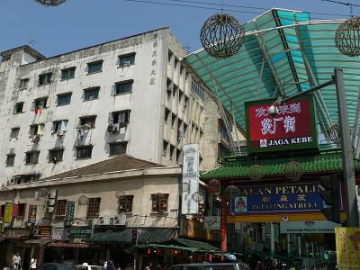 Chinatown. Eingang zum Markt, der allerdings nicht so gross ist wie der in Bangkok.
