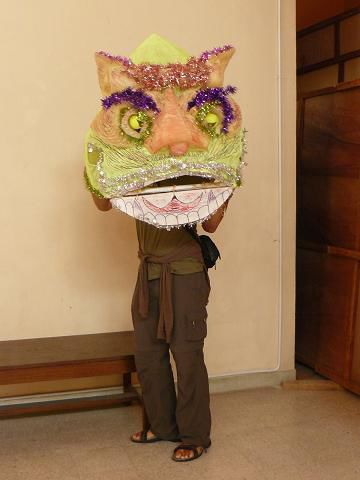 HELAU, jup, auch wir feiern Fasching. Matthias hat das in dem Tempel gefunden.
