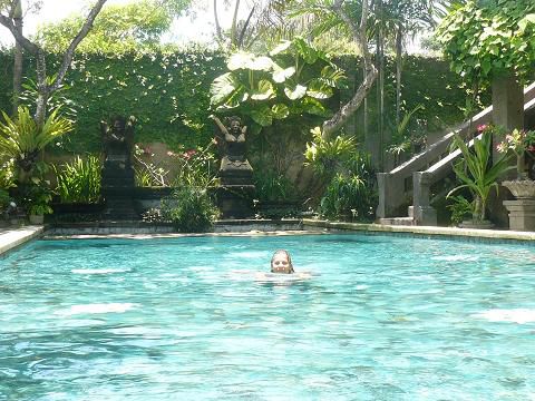 ...direkt davor ein toller Pool...