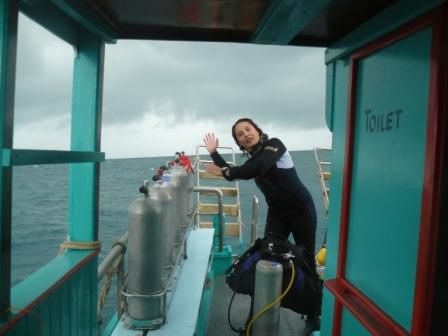 Lorena, unsere Divemasterin beim Schlechtwettertauchen.