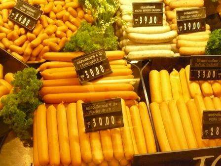 Frankfurter Wuerstchen im Supermarkt im Siam Center