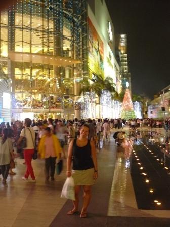 vor dem Siam Center