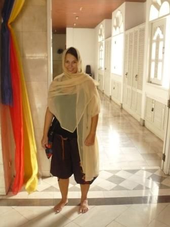 Ines in einem indischen Gebetshaus