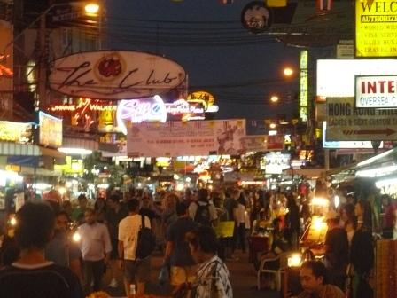 Kaosan Road am Abend