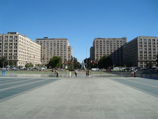 Der kommunistische Vorplatz des Palacio de la Moneda erinnert an vergangene Tage.