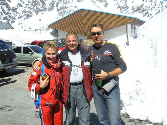 Walter (mitte) mit Fritz Strobel und einer Skilehrerin aus St. Moritz.