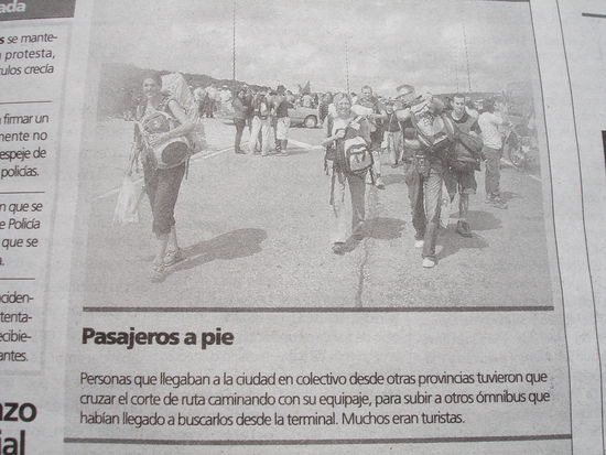 Reisende zu Fuss. Von links nach rechts: Claudi, Silvia, Patrik - lässt die Mutigen vor  und Hannes.