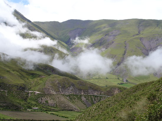 Immer weiter geht es hinauf, bis über die Wolken.