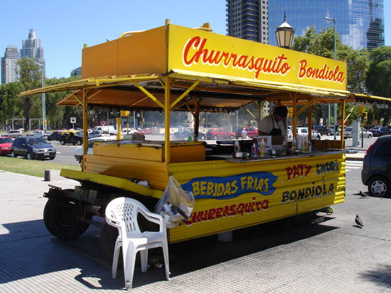Ein Choripan mit Chimichurri für den kleinen Hunger