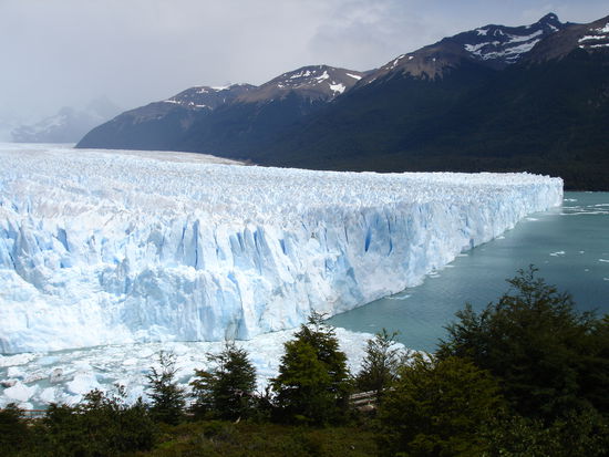 Perito Moreno. Gesammtlänge rund 20km.