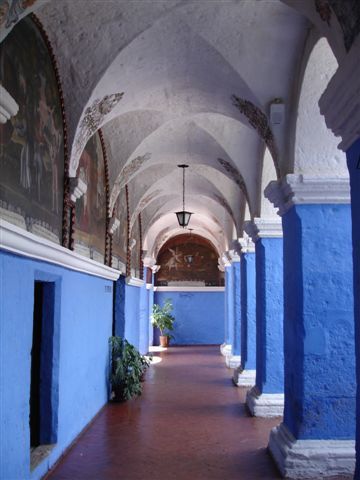Blauer Klosterinnenhof