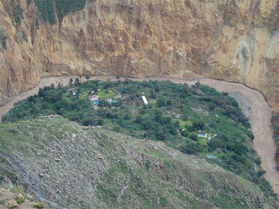 ... (HOPP) SANGALLE !! Eine grüne Oase mitten im Canyon mit Pools und Palmen.