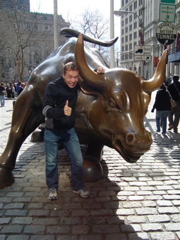 Hoffentlich befluegelt der New Yorker Boersen-Bull meine abgestuerzten UBS-Aktien...