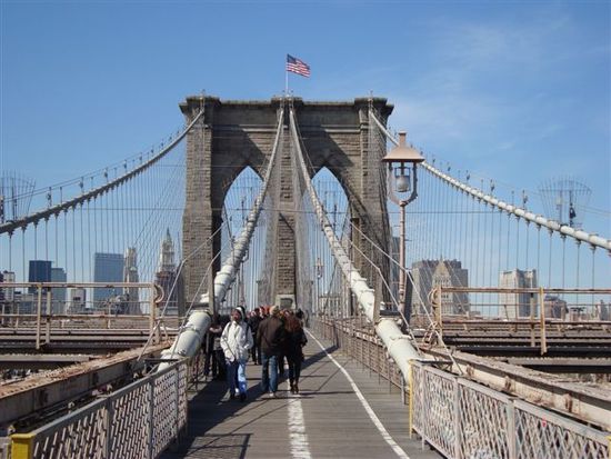 Die Brooklyn-Bridge mit Manhattan im Hintergrund