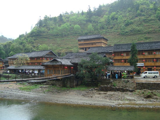 Das Dorf Heping mit seinen typischen Haeusern