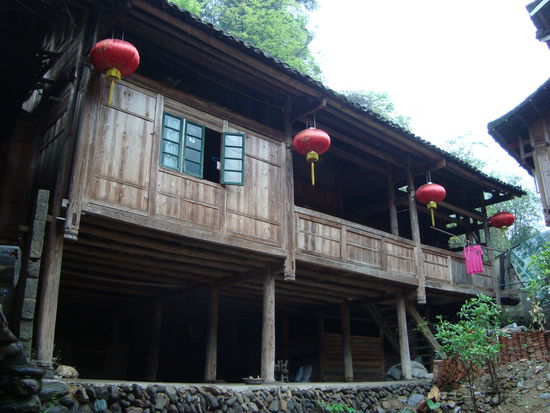 Unten wohnen die Tiere, oben die Menschen.