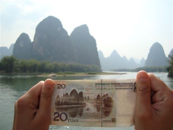 Die wunderschoene Landschaft um den Li Fluss ist auch auf der chinesischen 20 Yuan Banknote abgebildet.