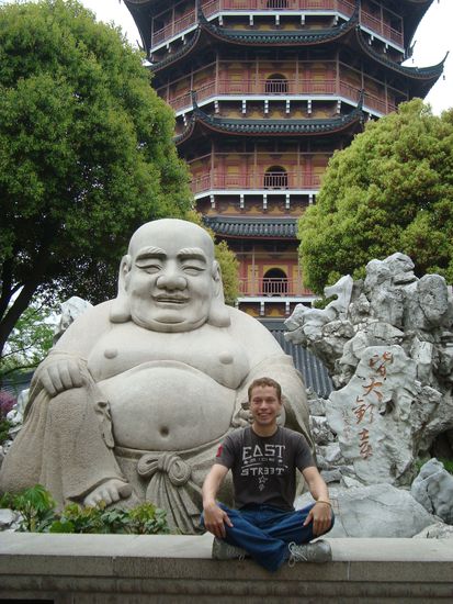 Zwei happy grinsende Buddhas