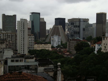 Die City mit der modernen Kathedrale in der Mitte (Pyramide)