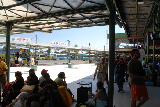 Das einzige Foto vom Busbahnhof, dass mir gelang, bevor mich ein Sicherheitsbeamter darauf hinwies, dass fotografieren verboten ist.