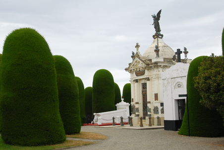 Palaeste fuer die Toten - die imposanteste Familiengruft einer Dynastie von Schafbaronen auf dem Friedhof von Punta Arenas
