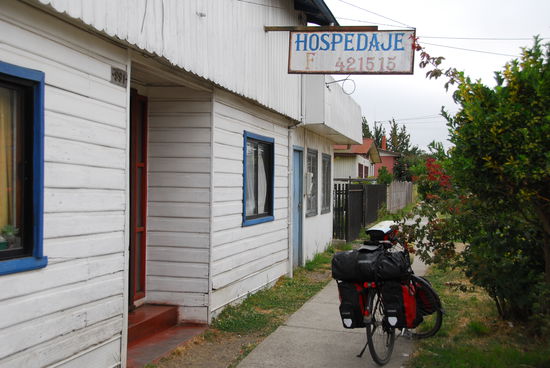 Eine typische Hospedaje - von aussen nichts sagend, innen chilenisches Leben pur und unverfaelscht