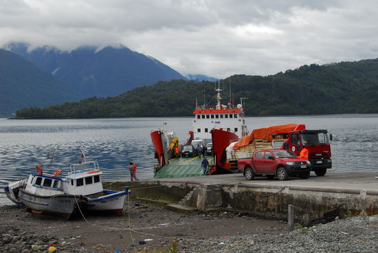 Der Hafen von Hornopiren und die einzige Moeglichkeit, auf der Carreterra Austral weiter Richtung Sueden vorzudringen.