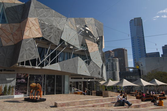 Gegenueber moderne Architektur am Ferderation Square