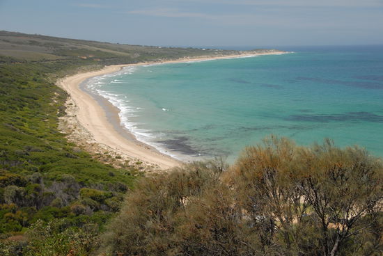 Lange, einsame Traumstraende und das Wasser sieht nicht nur einladend aus, es hat auch schon Badetemperatur!