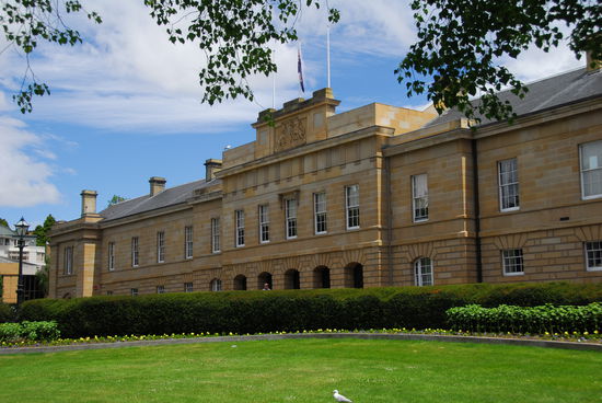 Der Amtssitz des tasmanischen Parlaments direkt am Hafen gelegen