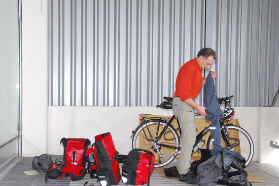 Langsam kommt Ordnung in das Chaos und das Fahrrad sieht auch schon ganz gut aus