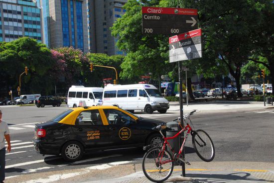 Eine gute Idee, das Fahrrad stehen zu lassen - man muss es ja nicht gleich an den Muelleimer haengen.