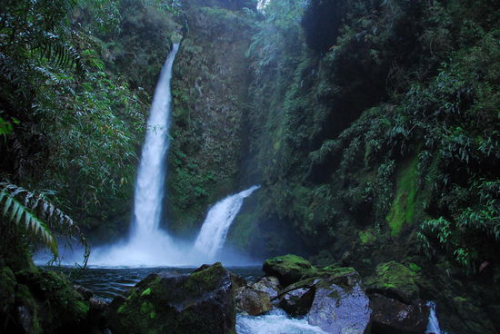 Die unteren Cascaden der "Versteckten Wasserfaelle"