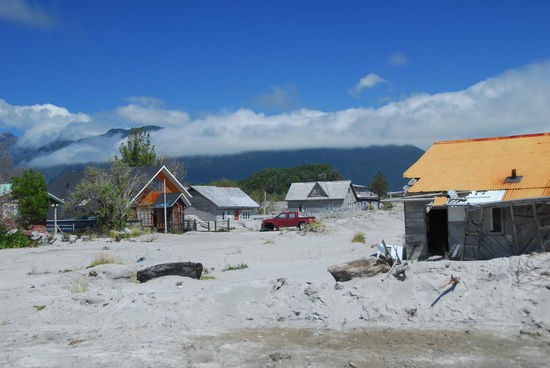In Chaiten gibt es noch viel zu tun, auch wenn langsam das normale Leben zurueckkehrt.
