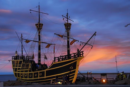 Bei Piedra Buena erreiche ich den Atlantik - noch nicht die offene Kueste, aber immerhin schon mal den Eindruck von Meer. Und es gibt Super-Maerkte - mit allem was Herz und Magen des Radlers erfreut