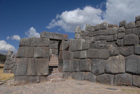 Der Grundriss der Festung soll den Kopf eines Pumas darstellen und die 22 Mauervorspruenge sein Gebiss