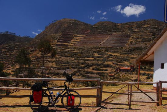 Und immer wieder liegen am Wegesrand hier im "Heiligen Tal" - wieso Tal? - Inka-Ruinen