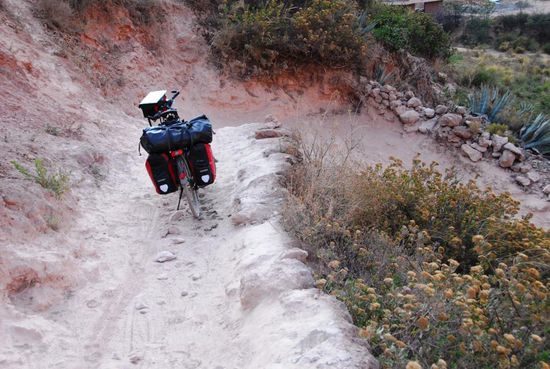 Ein echter Geheimtipp dieser Weg - aber immer noch besser als wieder den Berg nach oben und einen riesen Umweg in Kauf nehmen.