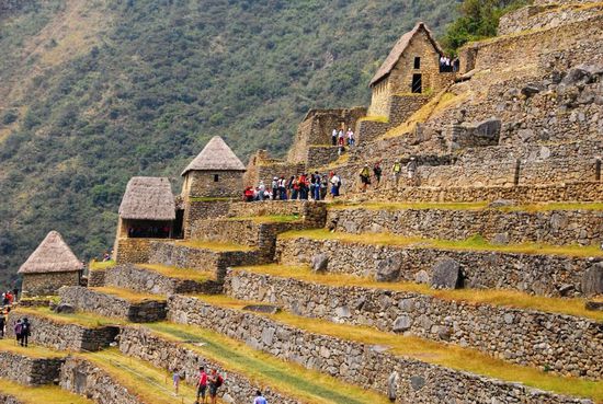 Kultstaette, Verteidigungsanlage, Herrschersitz und nicht zuletzt auch ein Ort, in dem die noetigen Lebensmittel auf den Terrassen rund um den Gipfel angebaut wurden