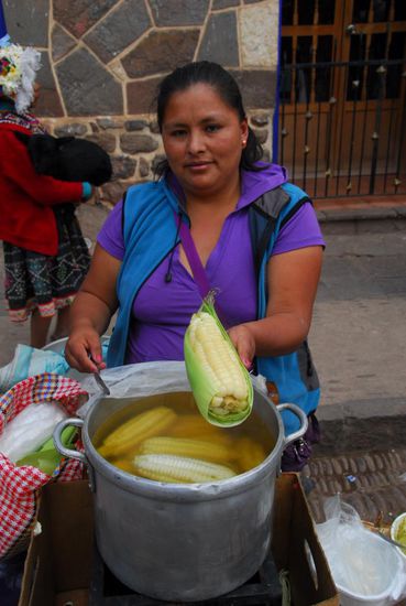 Mit einem Riesen-Maiskolben kann man doch wohl nichts falsch machen - dann aber die Geschmacksueberraschung: Das Ding schmeckt wie eine Pellkartoffel und man ist danach pappsatt