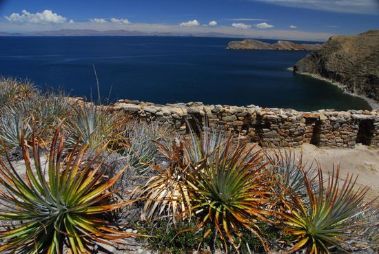 Isla del Sol - wenn man kein ganz grosses Interesse an der Mythologie der Inka hat, braucht man wegen der Ruinen nicht hinzufahren.