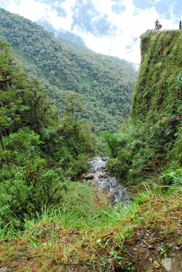Ja, da oben auf der Kante, das bin ich an der wohl spektakulaersten und meist fotografierten Stelle der Piste - wie tief es da wirklich runter geht, gibt das Bild allerdings nicht wieder!
