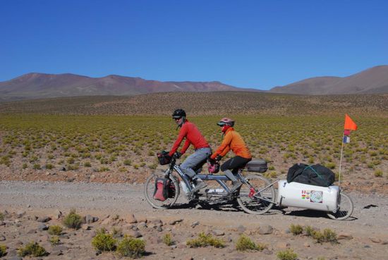 Xinhan und Emilien auf ihrem Edel-Tandem,