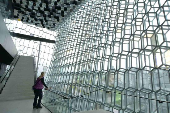 Irgendwie kommt man sich in diesem Gebäude recht klein vor - gerade, wenn nur so wenige Besucher da sind.