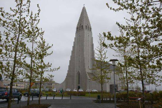 Die Hallgrímskrikja, das weithin sichtbare Wahrzeichen der Stadt - den Innenraum konnten wir wegen einer Veranstaltung nicht besichtigen und wegen der schlechten Sicht haben wir auch nicht den Turm bestiegen